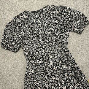 UNIQLO Floral dress, size small.